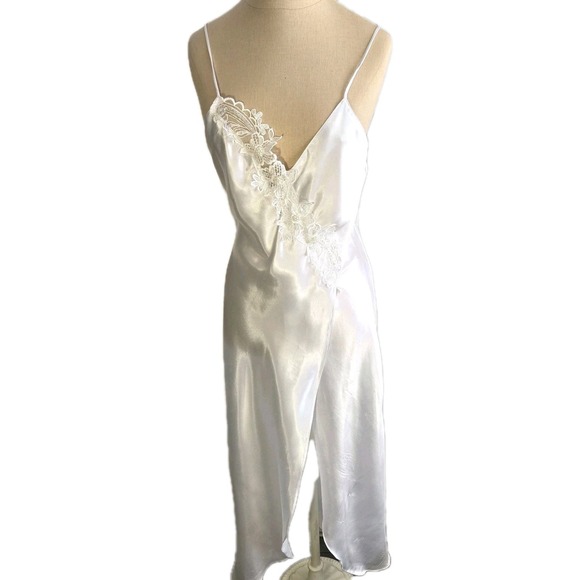 Intime Of California Vintage White Satin Applique Gown Nightgown Size S Lingerie - Picture 1 of 9